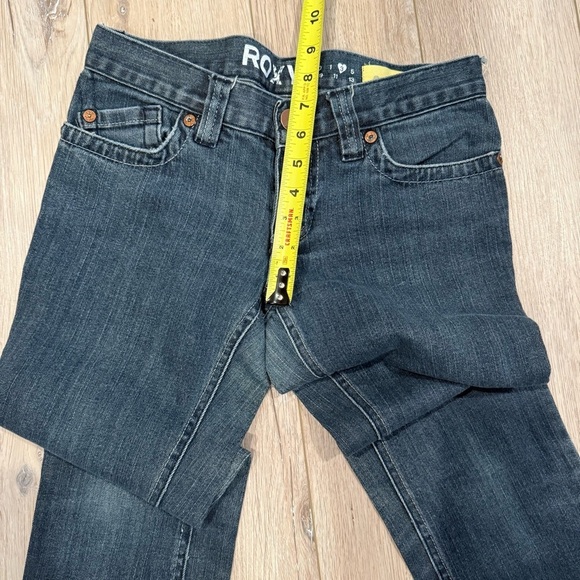 Roxy Women’s Denim Skinny Fit Straight Leg Jeans Medium to Dark Wash Size 3 EUC - Picture 8 of 9